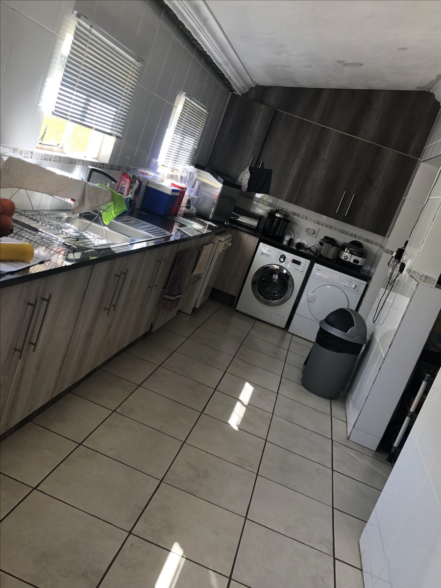 5 Bedroom Property for Sale in Rustenburg Rural North West